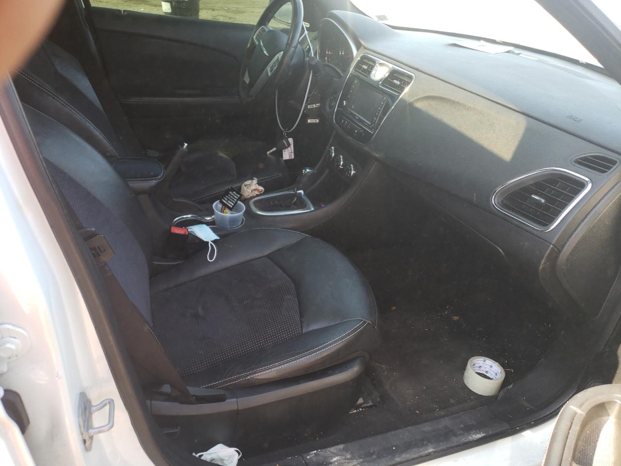Photo 5 from auction – 2011 CHRYSLER 200 S with VIN 1C3BC8FG1BN567332