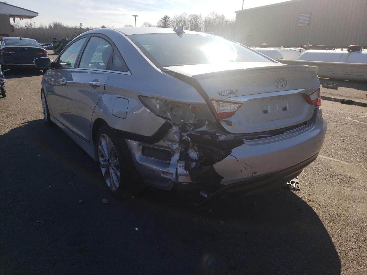 Photo 3 from auction – 2014 HYUNDAI SONATA SE with VIN 5NPEC4AC4EH843447