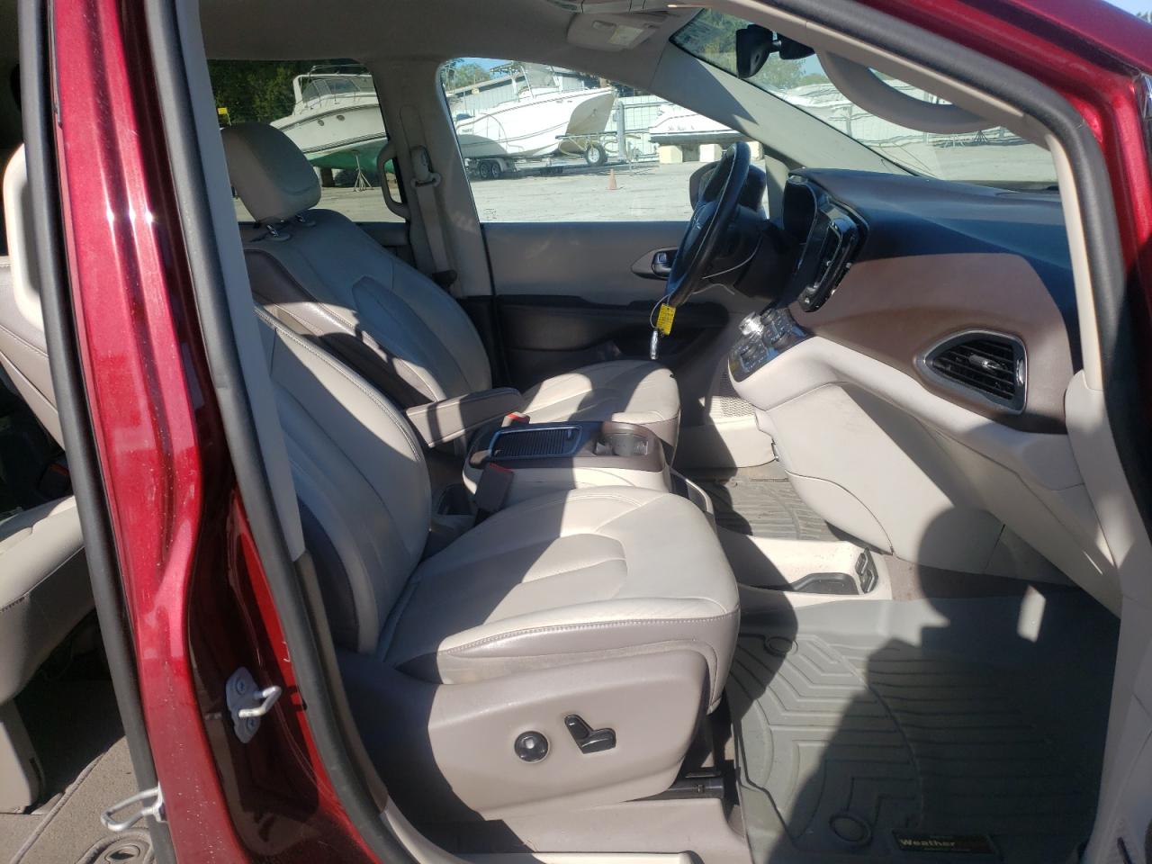 Photo 5 from auction – 2017 CHRYSLER PACIFICA T with VIN 2C4RC1EGXHR536515