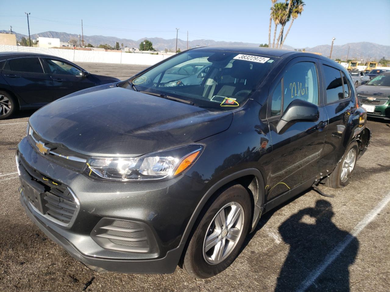 Photo 2 from auction – 2020 CHEVROLET TRAX LS with VIN 3GNCJNSB6LL120342