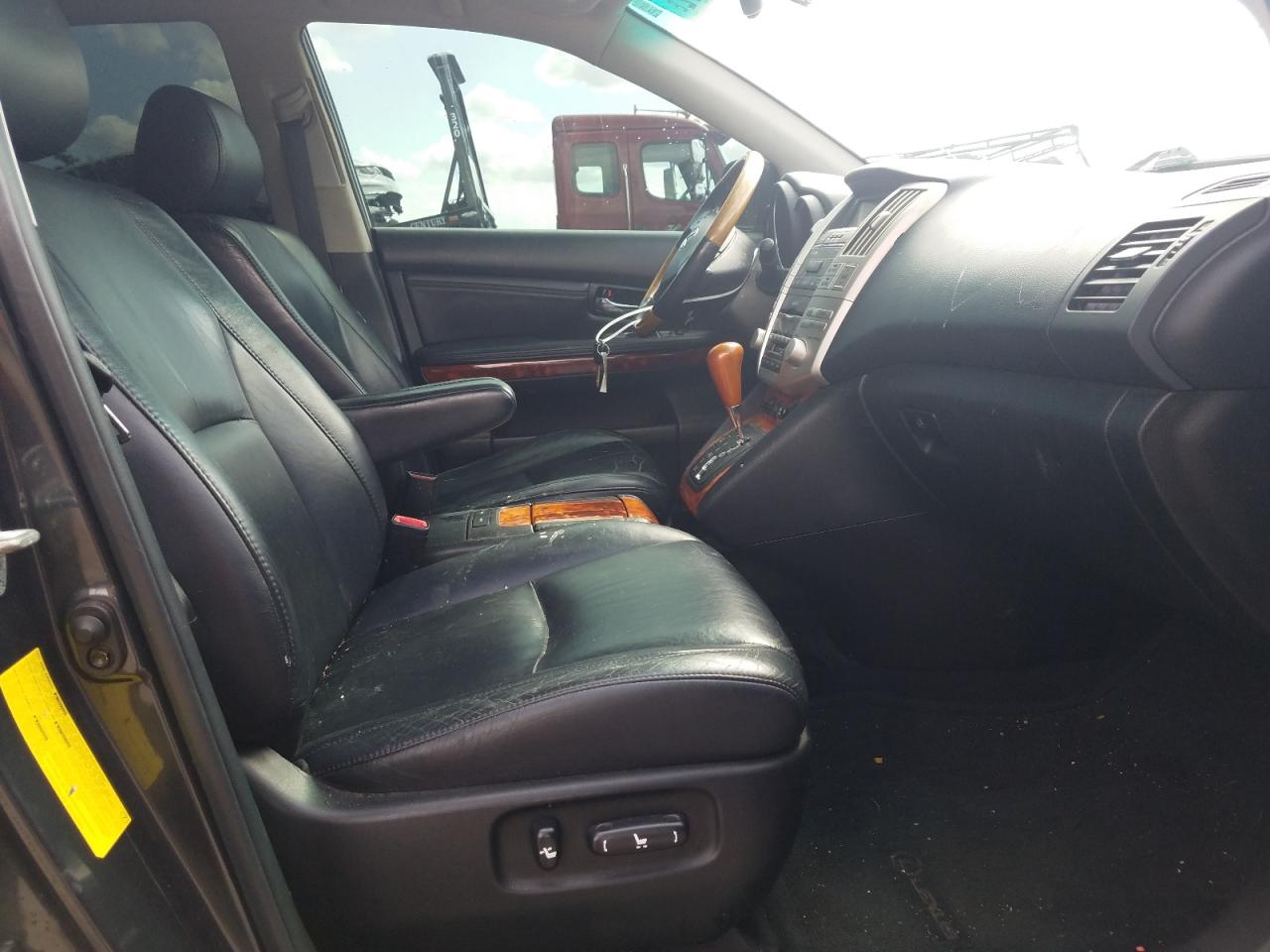 Photo 5 from auction – 2005 LEXUS RX 330 with VIN 2T2GA31U45C027970