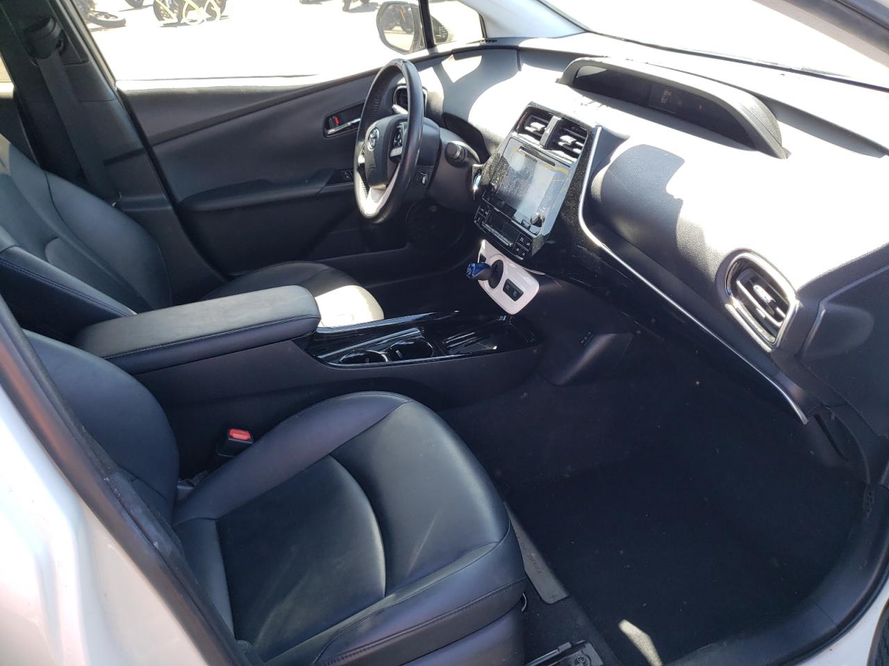 Photo 5 from auction – 2017 TOYOTA PRIUS with VIN JTDKARFU7H3039926