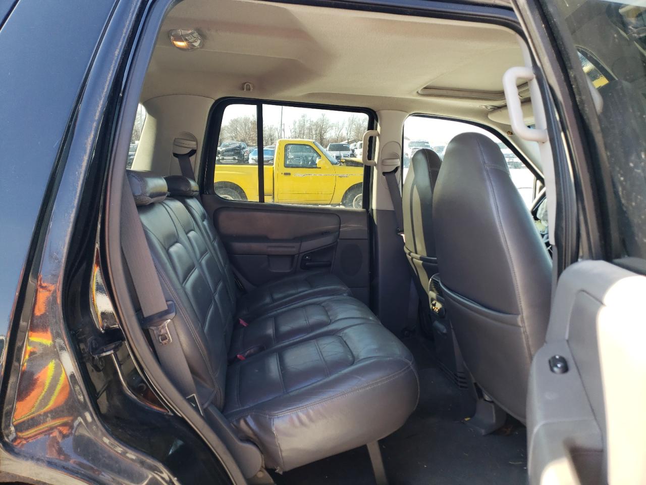 Photo 6 from auction – 2002 FORD EXPLORER with VIN 1FMZU73E02ZA20741