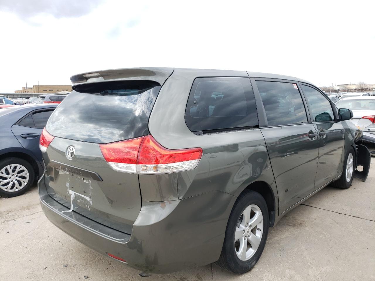 Photo 4 from auction – 2012 TOYOTA SIENNA BAS with VIN 5TDKA3DC7CS010747
