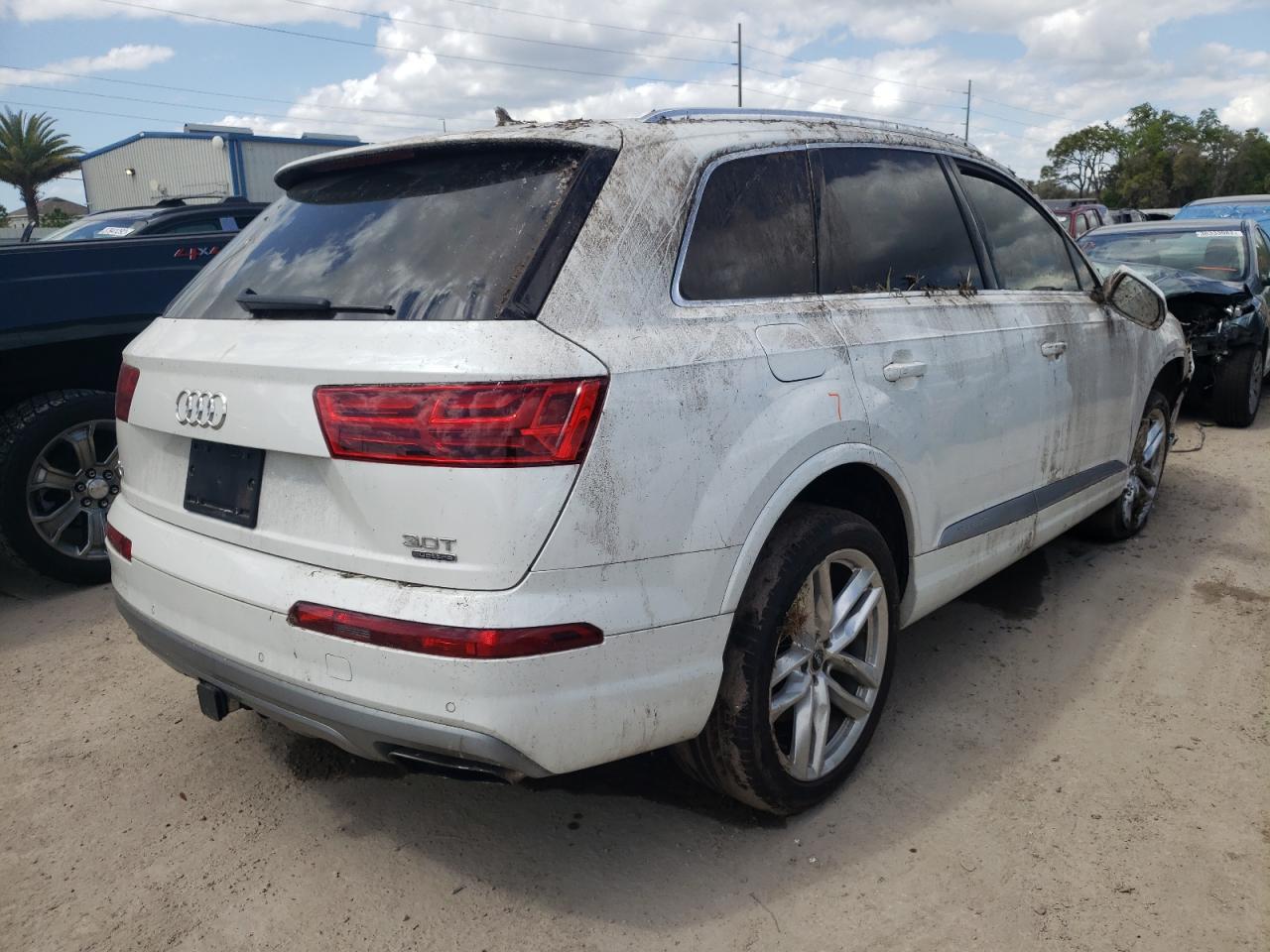 Photo 4 from auction – 2017 AUDI Q7 PRESTIG with VIN WA1VABF79HD009927