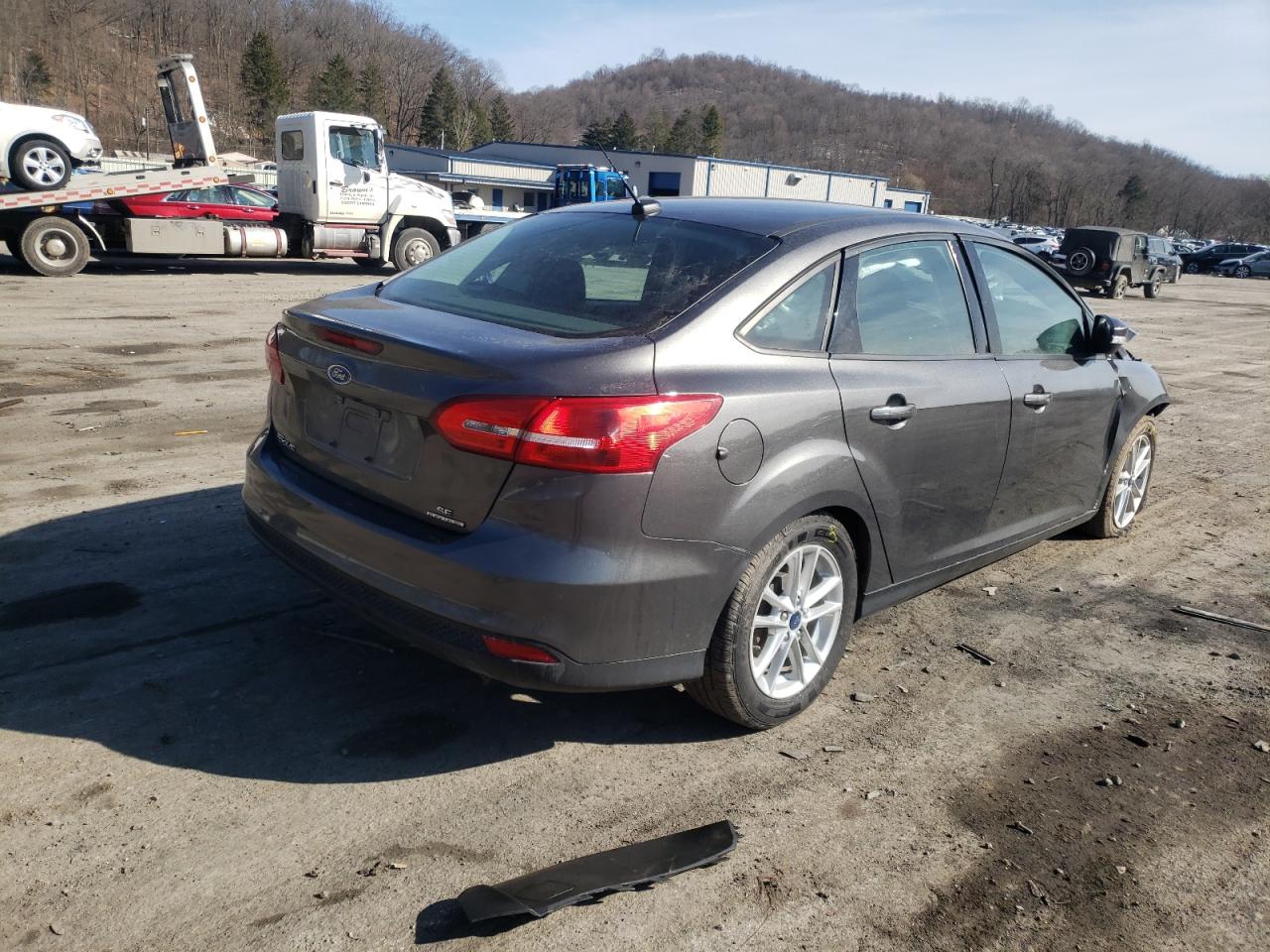 Photo 4 from auction – 2016 FORD FOCUS SE with VIN 1FADP3F27GL296995