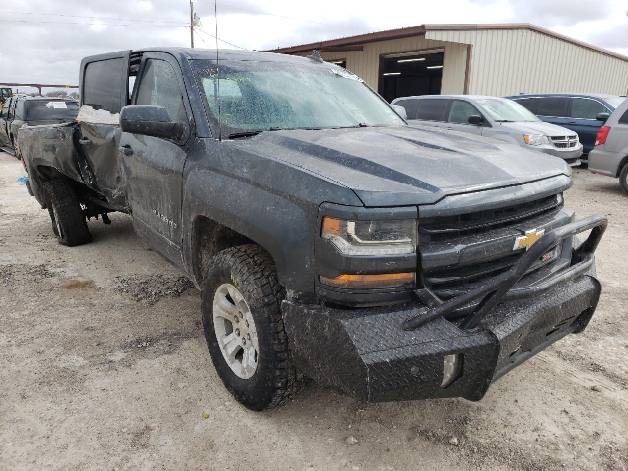 CHEVROLET SILVERADO 2018 with VIN 3GCUKREC3JG109889 - Photo from auction