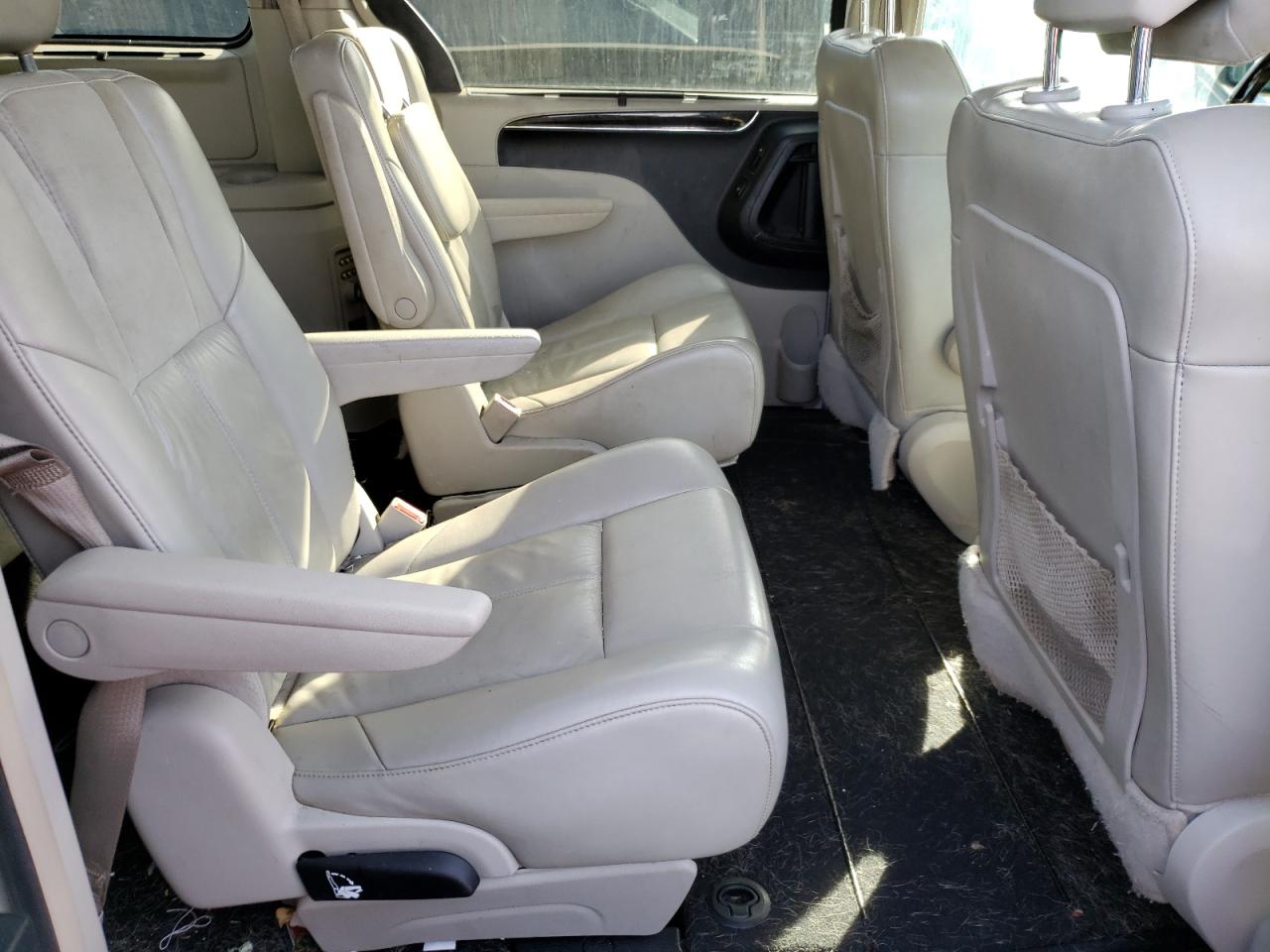 Photo 6 from auction – 2012 CHRYSLER TOWN & COU with VIN 2C4RC1GG4CR278434
