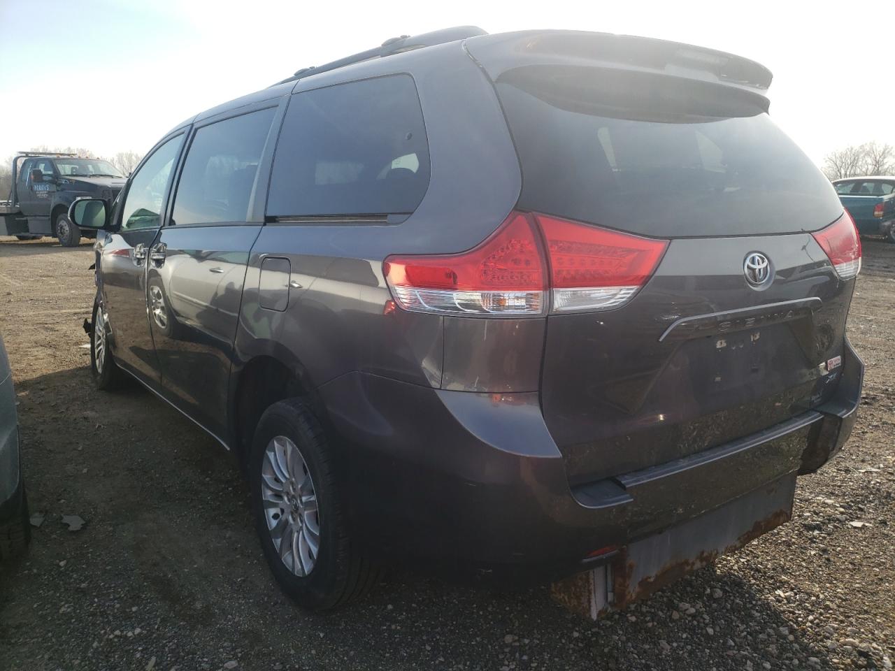 Photo 3 from auction – 2012 TOYOTA SIENNA XLE with VIN 5TDYK3DC4CS269946