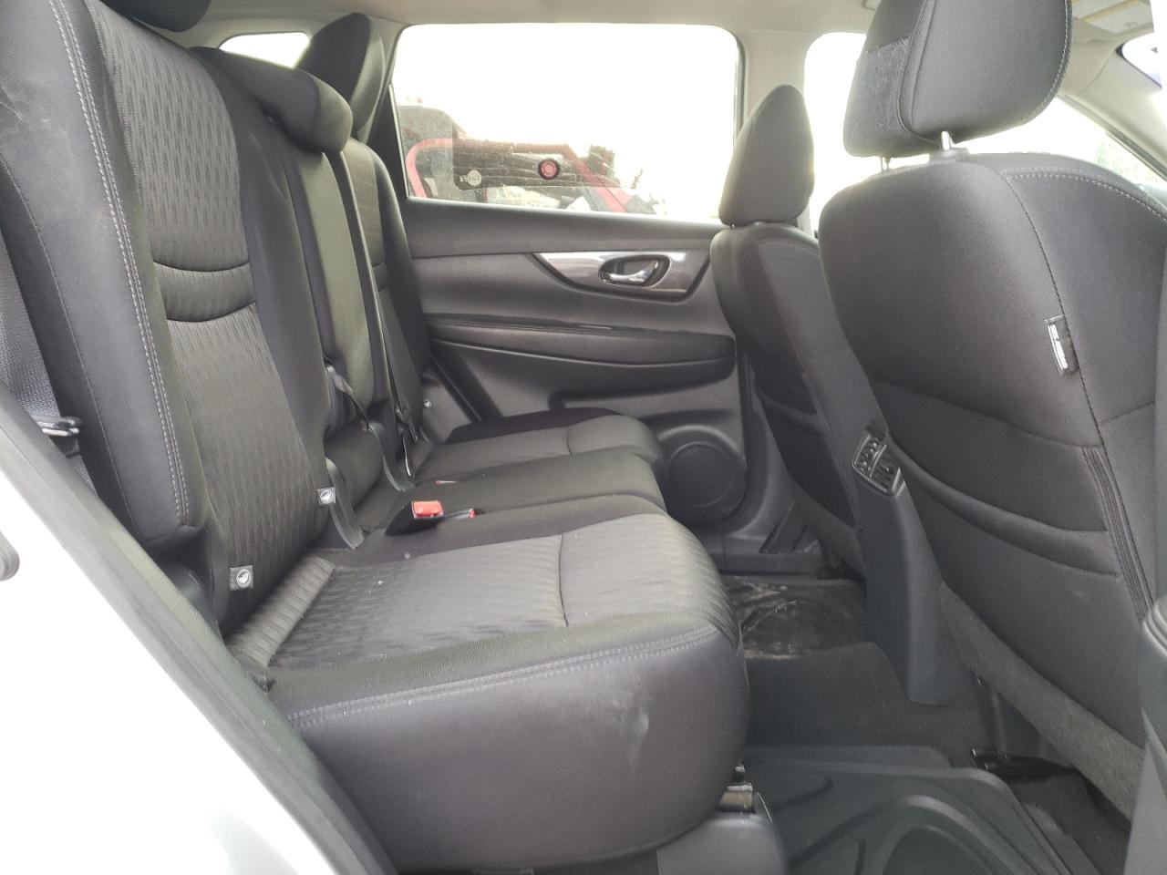 Photo 6 from auction – 2017 NISSAN ROGUE S with VIN 5N1AT2MT8HC838570