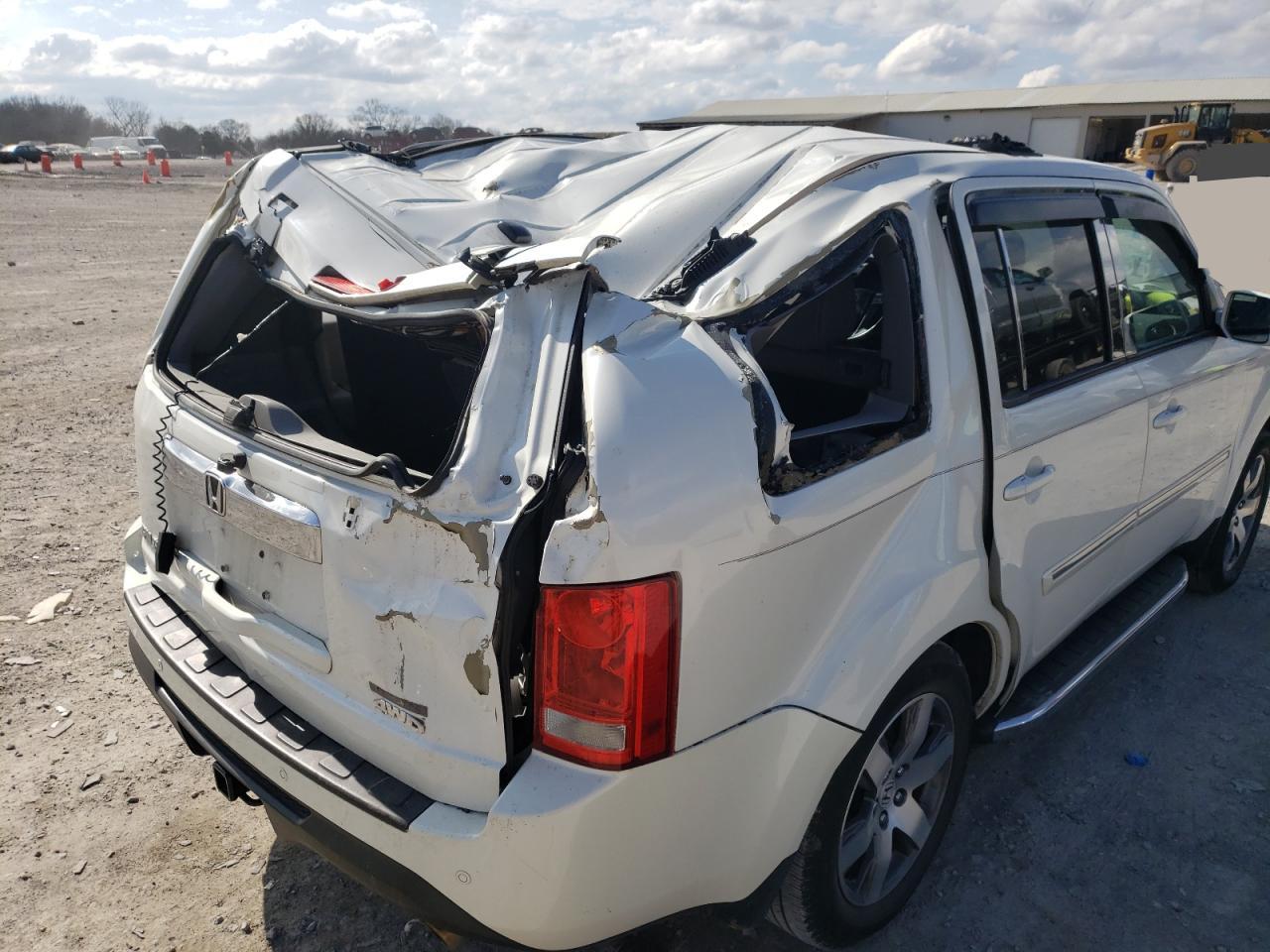 Photo 9 from auction – 2015 HONDA PILOT TOUR with VIN 5FNYF4H95FB011307