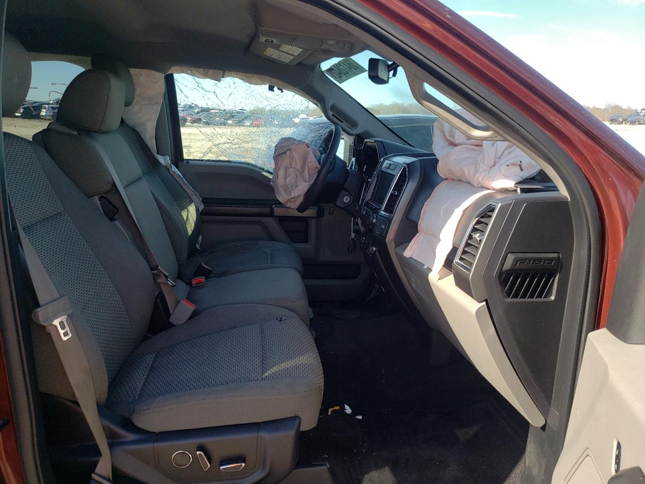 Photo 5 from auction – 2016 FORD F150 SUPER with VIN 1FTEW1EP4GKF43513