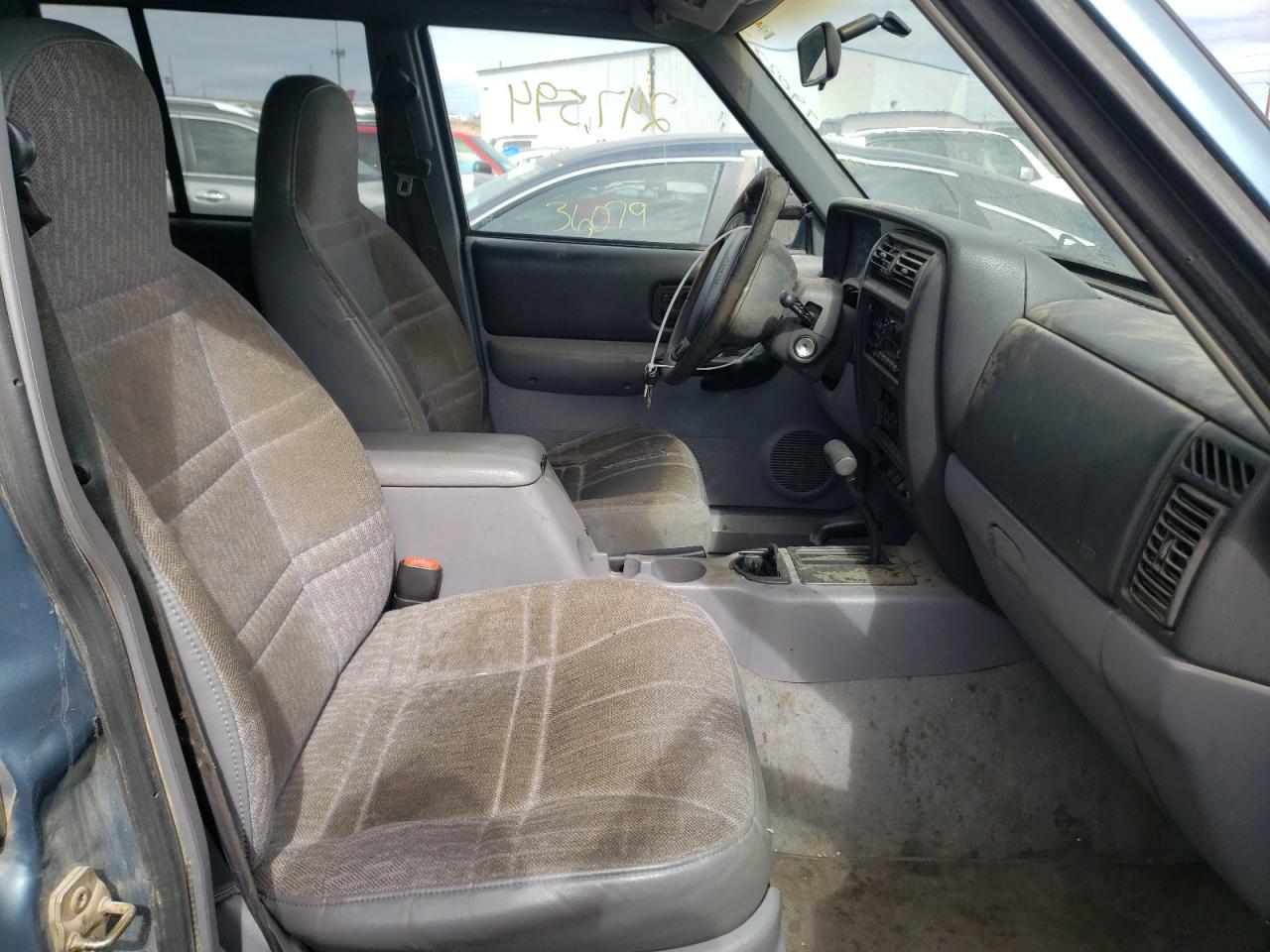 Photo 5 from auction – 1998 JEEP CHEROKEE S with VIN 1J4FJ68S4WL205869