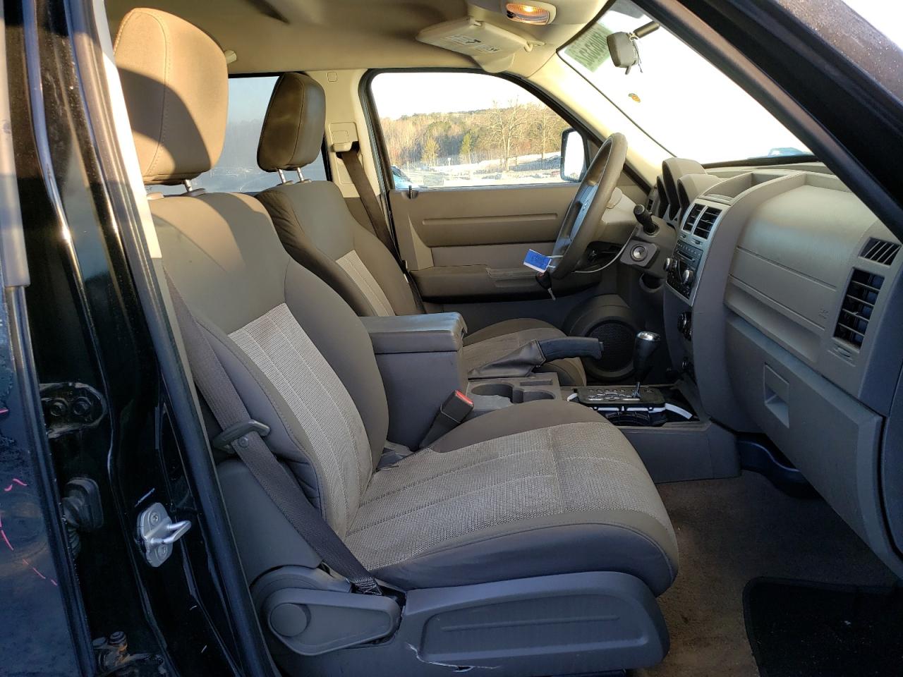 Photo 5 from auction – 2007 DODGE NITRO SXT with VIN 1D8GU28K17W549879