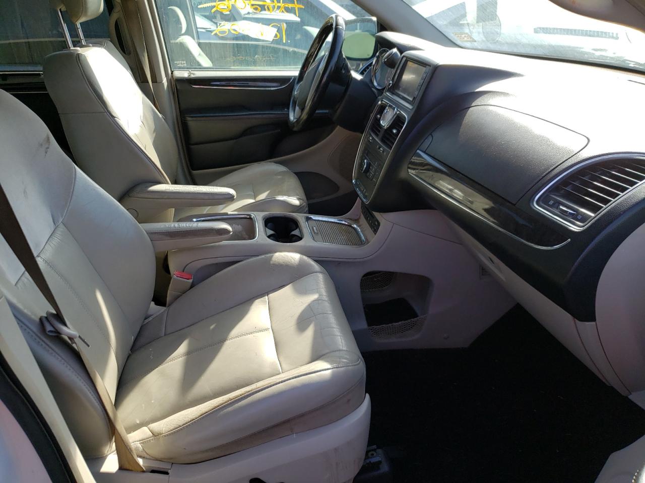 Photo 5 from auction – 2012 CHRYSLER TOWN & COU with VIN 2C4RC1GG4CR278434