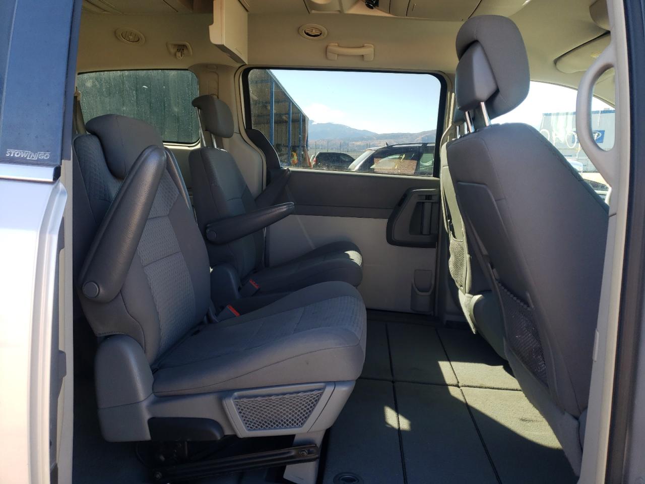 Photo 6 from auction – 2010 CHRYSLER TOWN & COU with VIN 2A4RR5D17AR346772