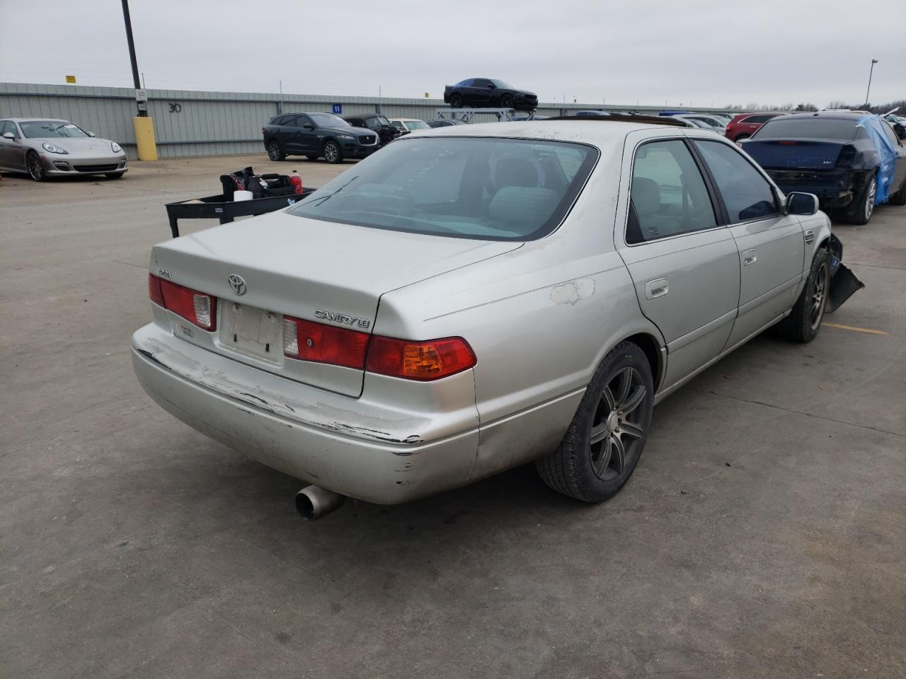 Photo 4 from auction – 2000 TOYOTA CAMRY CE with VIN JT2BG22K2Y0400449