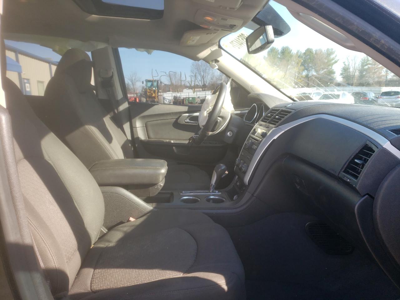 Photo 5 from auction – 2012 CHEVROLET TRAVERSE L with VIN 1GNKVGED3CJ247257