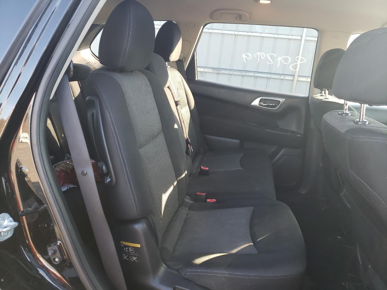 Photo 6 from auction – 2017 NISSAN PATHFINDER with VIN 5N1DR2MM9HC659295