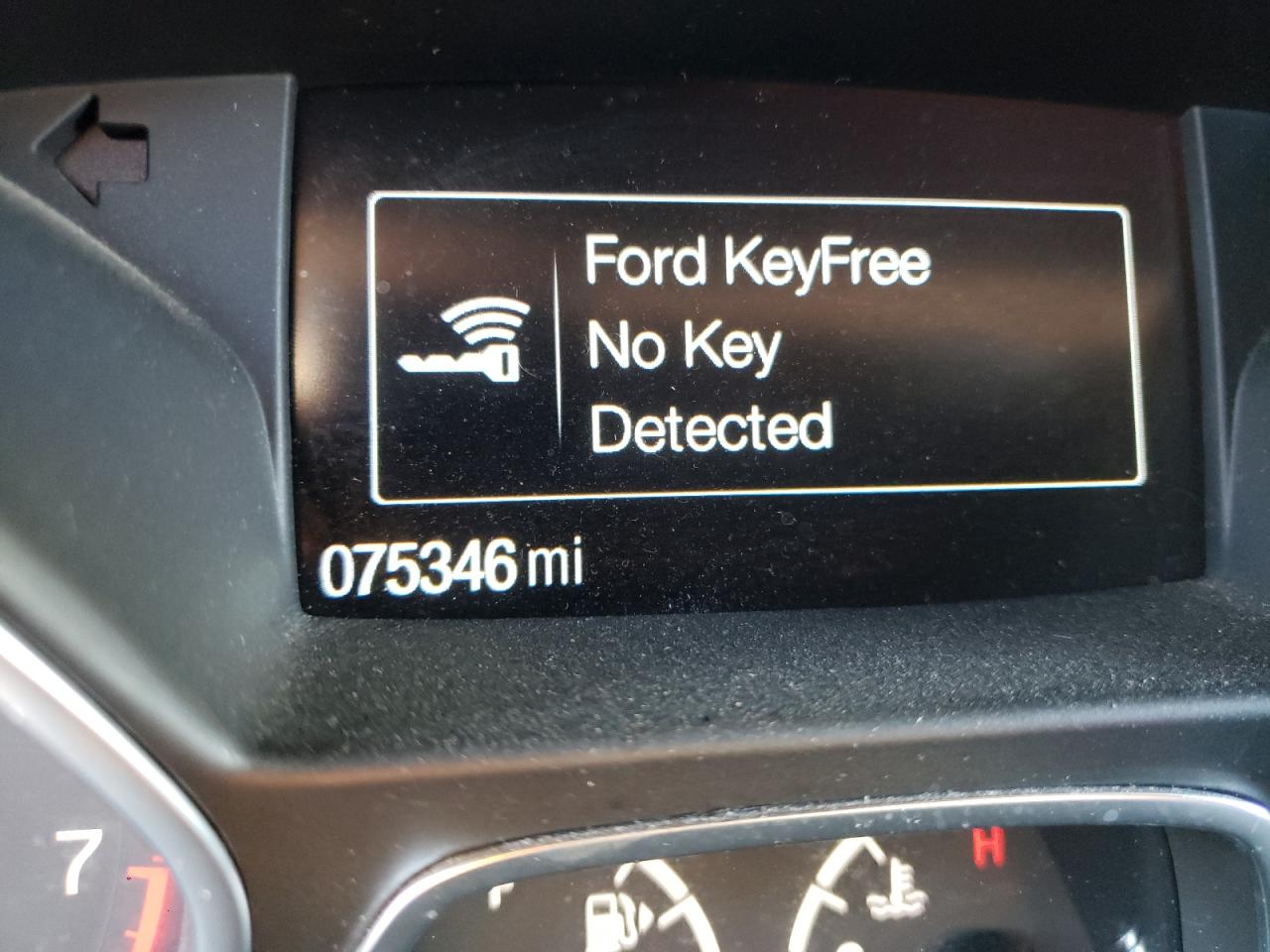Zdjęcie 8 z aukcji – 2017 FORD ESCAPE TIT z VIN 1FMCU0JD2HUE73899