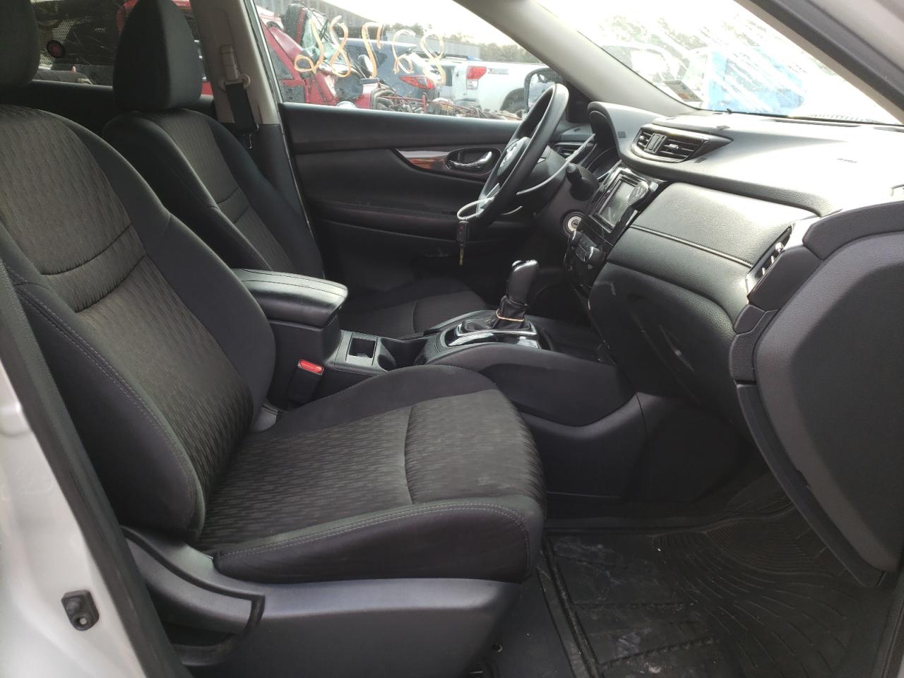 Photo 5 from auction – 2017 NISSAN ROGUE S with VIN 5N1AT2MT8HC838570