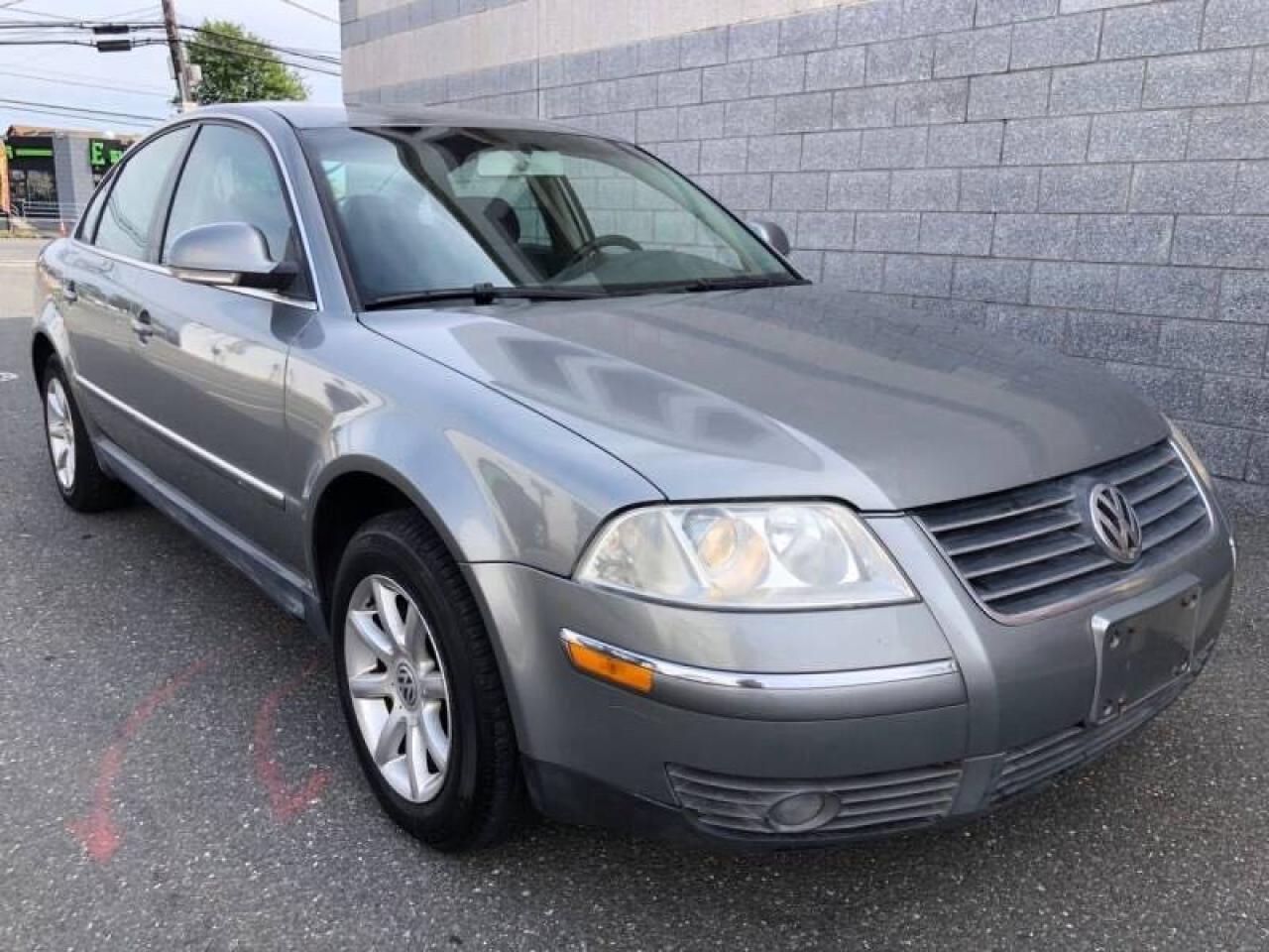 VOLKSWAGEN PASSAT GLS 2004 with VIN WVWPD63B74E301845 - Photo from auction