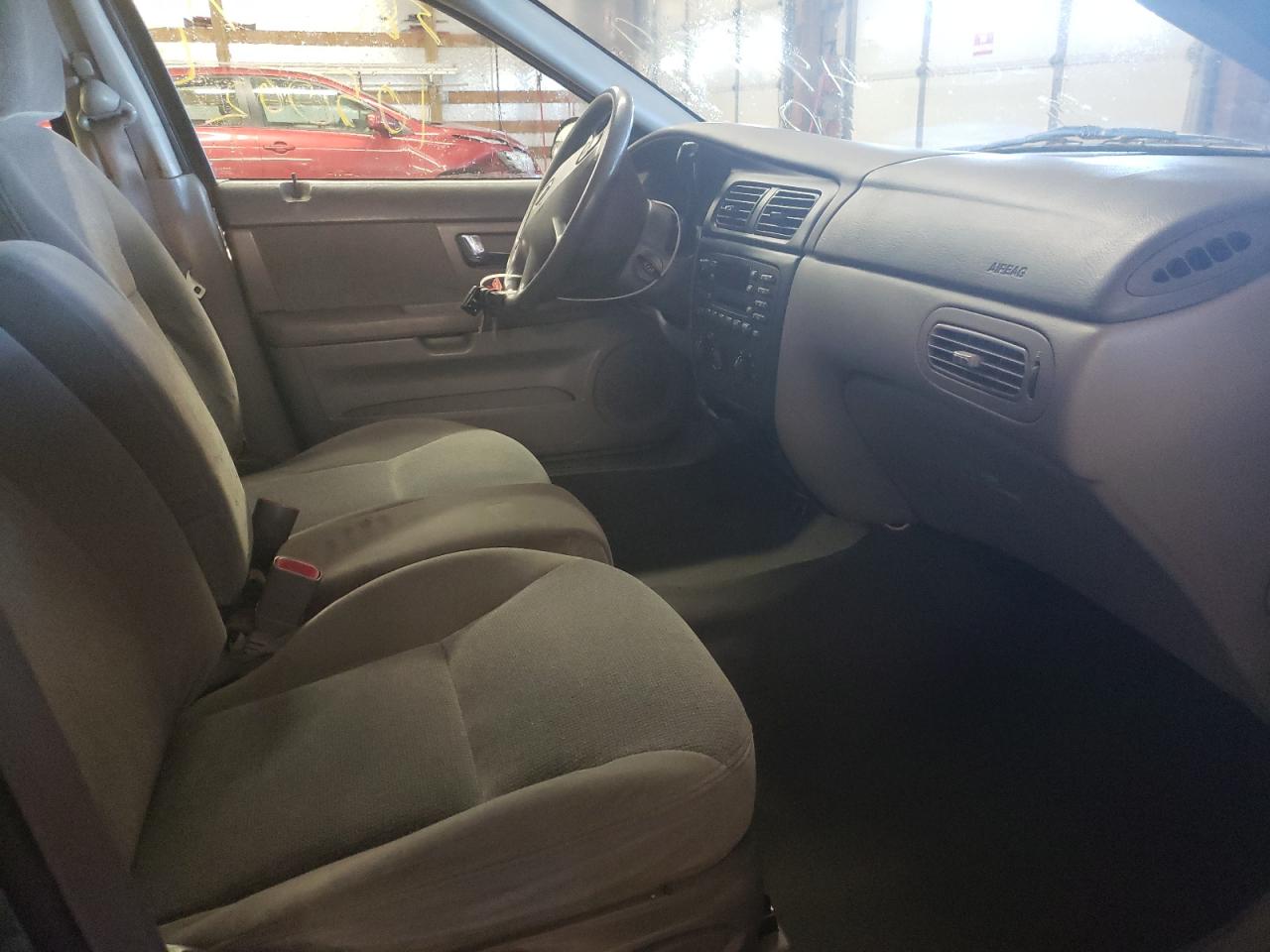 Photo 5 from auction – 2001 FORD TAURUS SE with VIN 1FAFP53241G249349