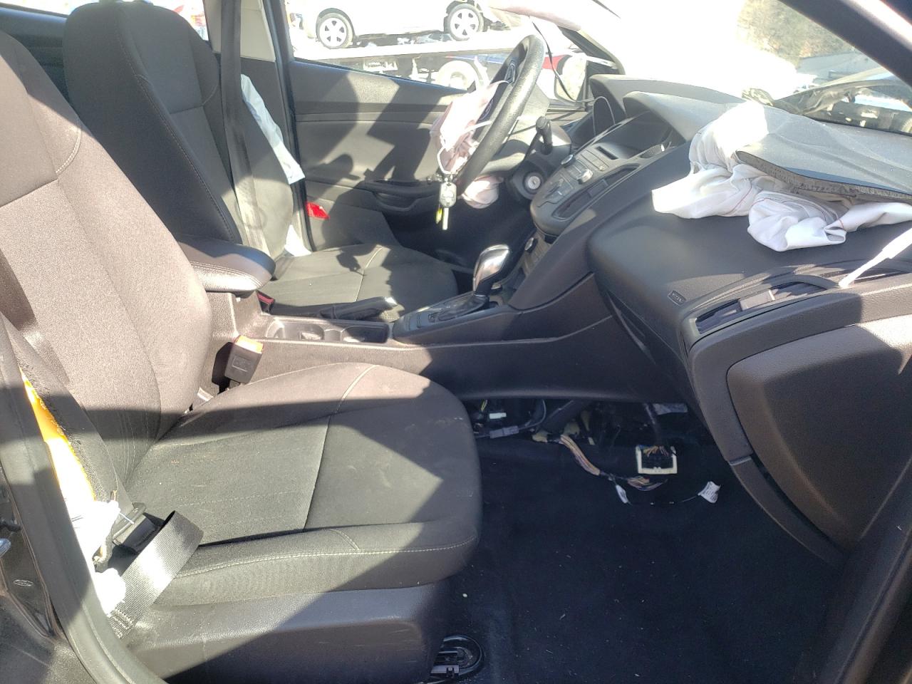 Photo 5 from auction – 2016 FORD FOCUS SE with VIN 1FADP3F27GL296995