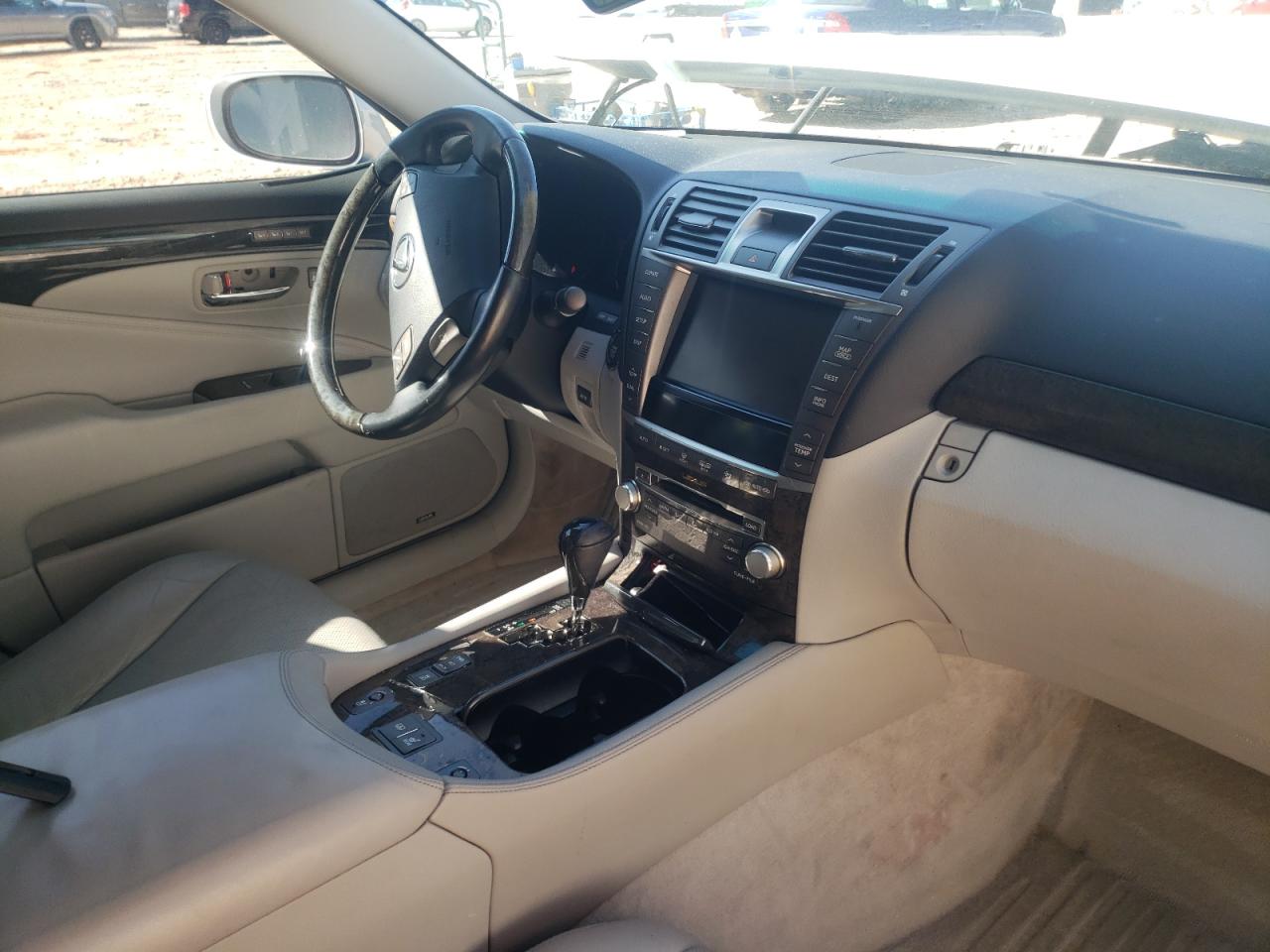 Photo 9 from auction – 2010 LEXUS LS 460 with VIN JTHBL5EF7A5094374