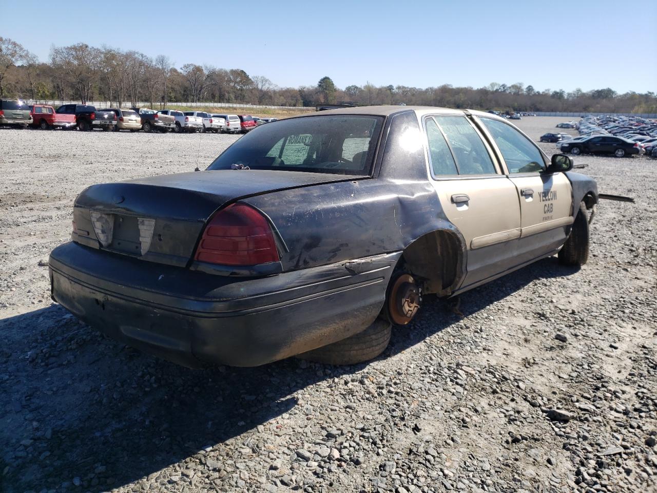 Photo 4 from auction – 2000 FORD CROWN VICT with VIN 2FAFP71W3YX170602