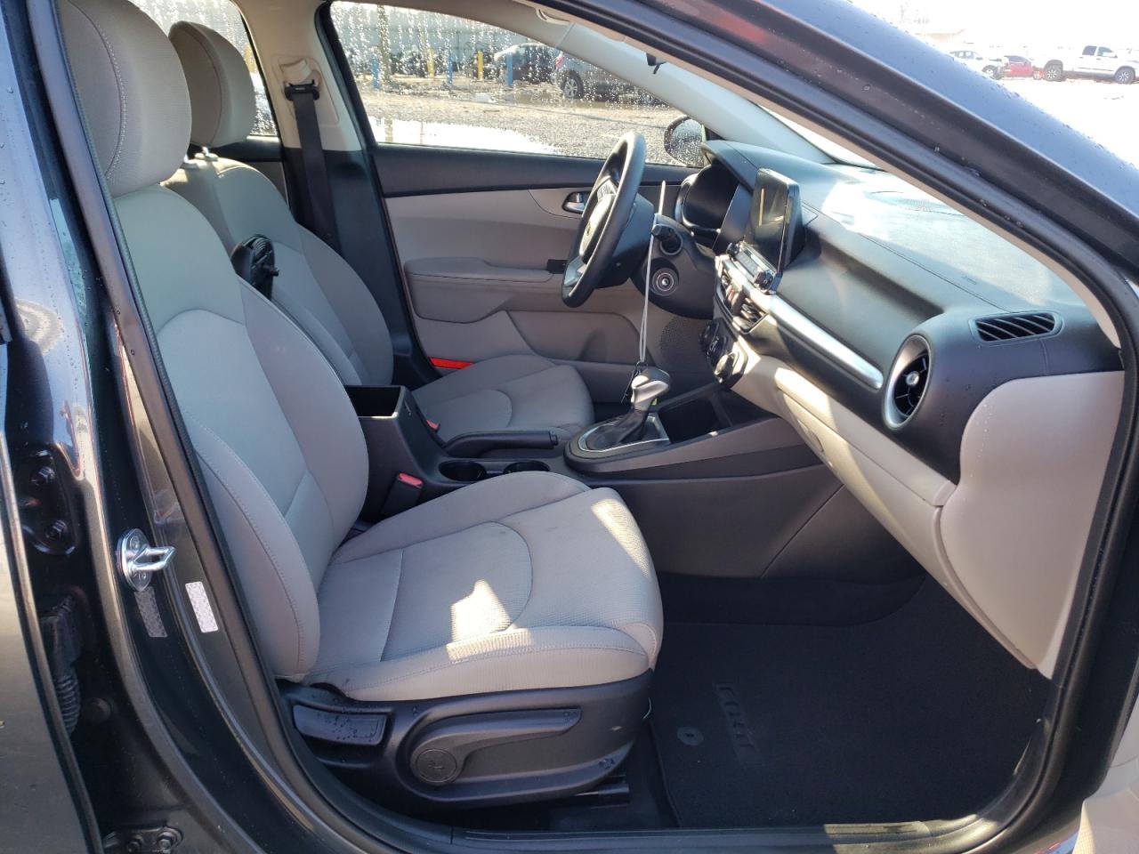 Photo 5 from auction – 2021 KIA FORTE FE with VIN 3KPF24AD1ME389905