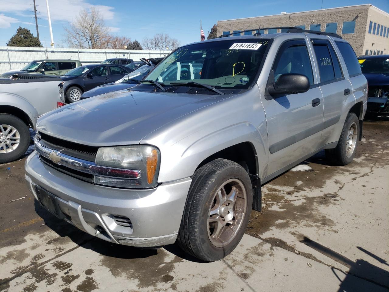 Photo 2 from auction – 2005 CHEVROLET TRAILBLAZE with VIN 1GNDT13S552300826