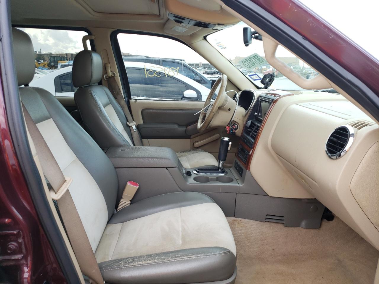 Photo 5 from auction – 2006 FORD EXPLORER E with VIN 1FMEU64EX6UA76051