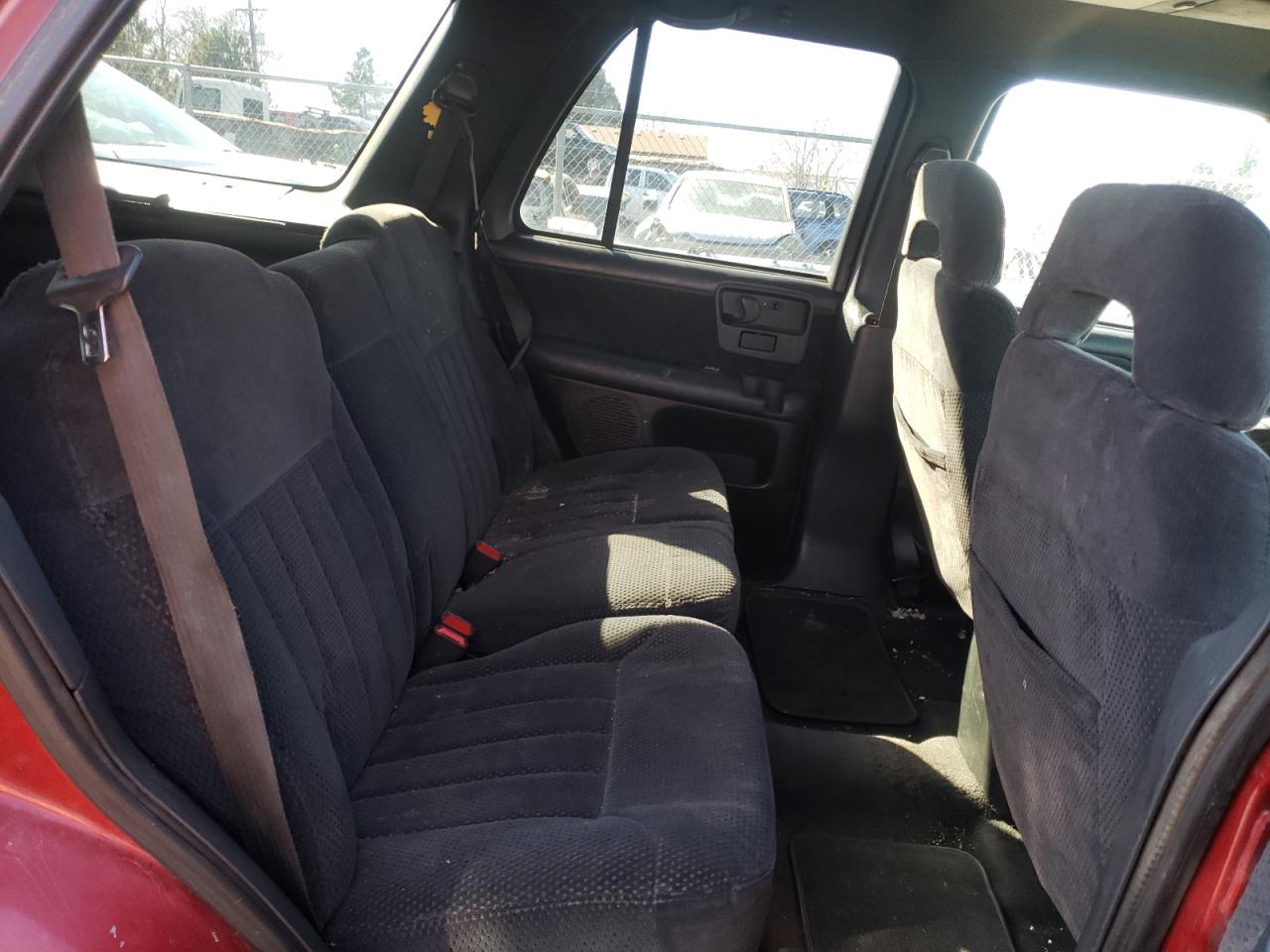 Photo 6 from auction – 1995 CHEVROLET BLAZER with VIN 1GNDT13W3S2207768