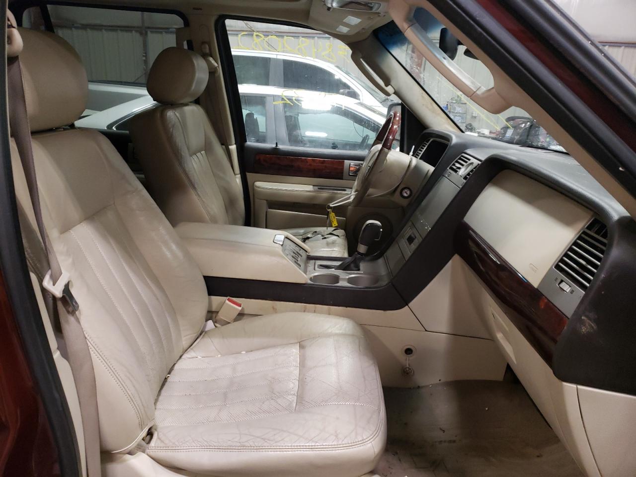 Photo 5 from auction – 2003 LINCOLN NAVIGATOR with VIN 5LMFU28RX3LJ09803