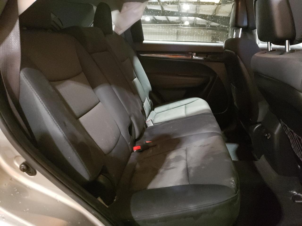 Photo 6 from auction – 2013 KIA SORENTO LX with VIN 5XYKTDA28DG381541