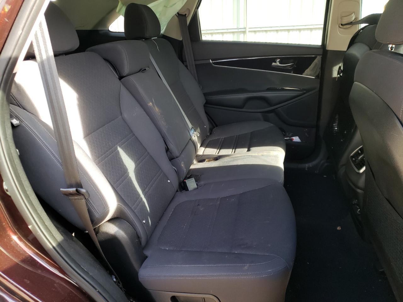 Photo 6 from auction – 2016 KIA SORENTO LX with VIN 5XYPG4A30GG025074