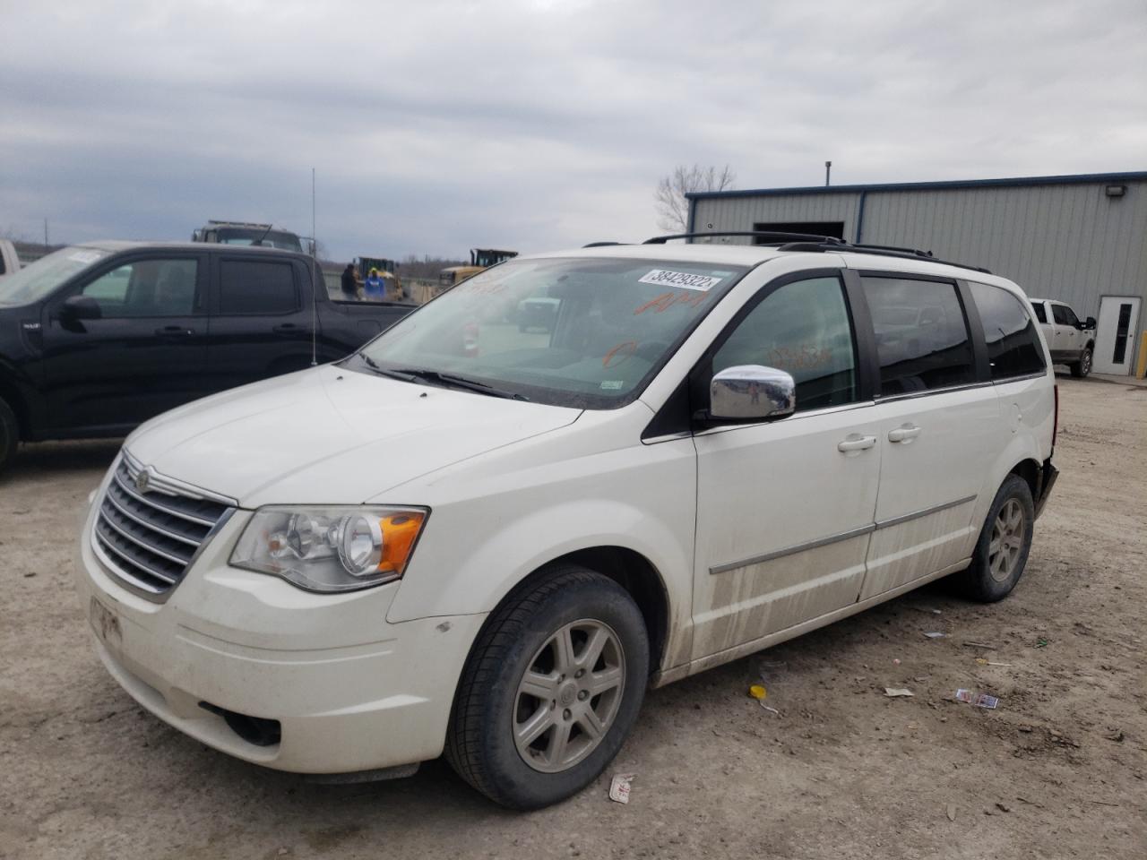 Photo 2 from auction – 2010 CHRYSLER TOWN & COU with VIN 2A4RR5D17AR449187