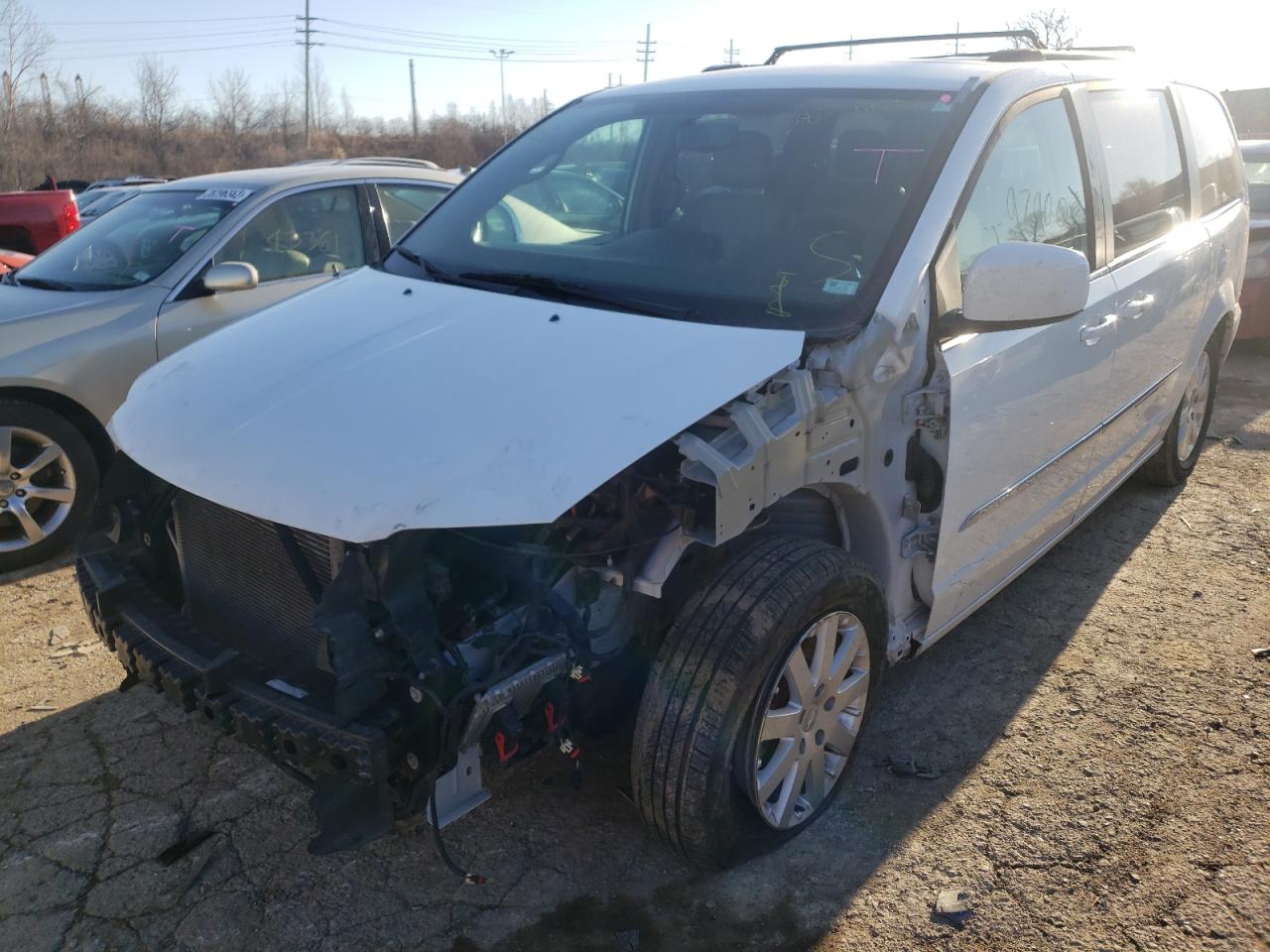 Photo 2 from auction – 2016 CHRYSLER TOWN & COU with VIN 2C4RC1BG9GR230554