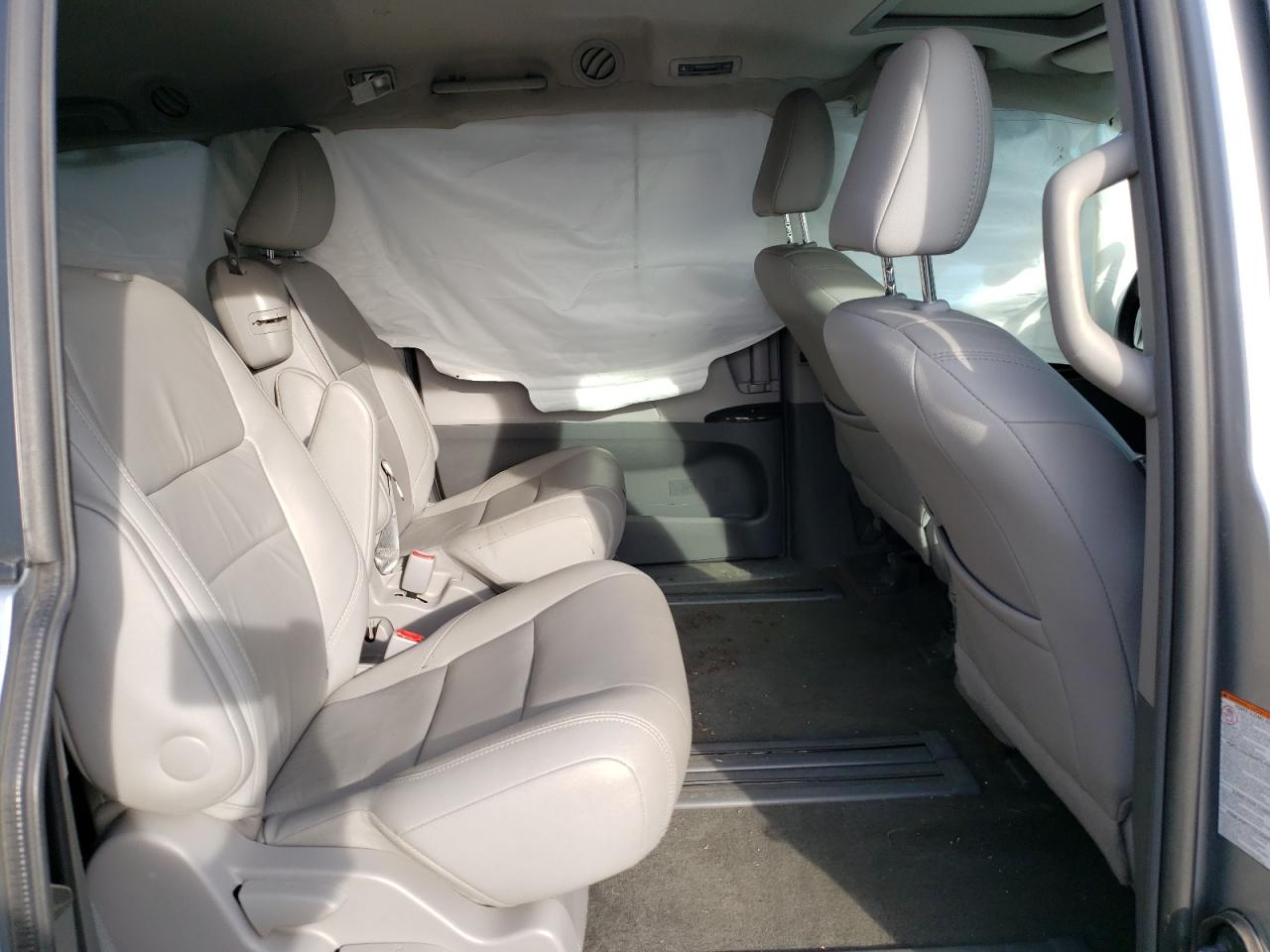 Photo 6 from auction – 2017 TOYOTA SIENNA XLE with VIN 5TDYZ3DC3HS893269