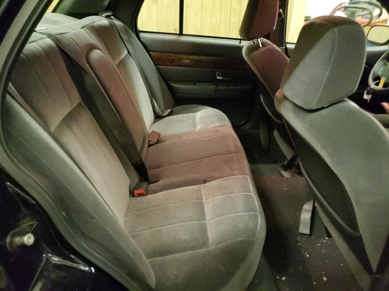 Photo 6 from auction – 2005 MERCURY GRAND MARQ with VIN 2MEFM74W75X661943