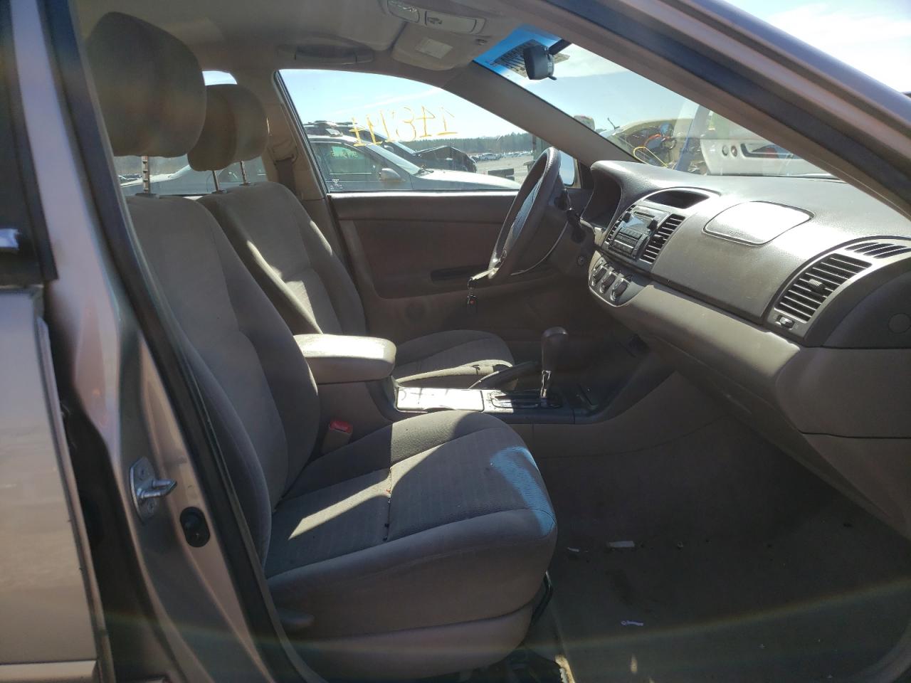 Photo 5 from auction – 2005 TOYOTA CAMRY LE with VIN 4T1BE32K15U412854