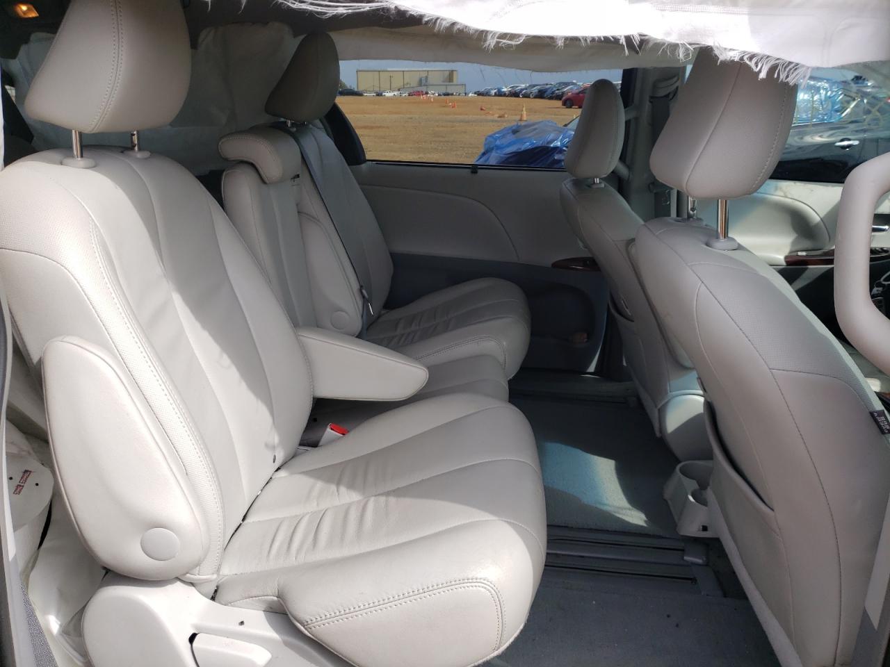 Photo 6 from auction – 2014 TOYOTA SIENNA XLE with VIN 5TDYK3DC9ES423585