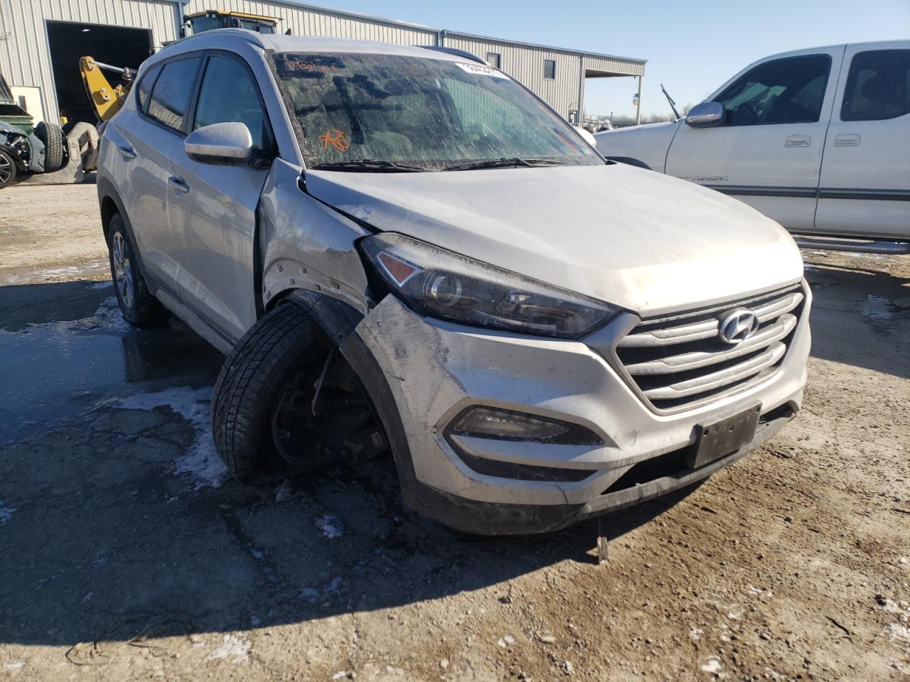 HYUNDAI TUCSON LIM 2017 with VIN KM8J3CA40HU289587 - Photo from auction