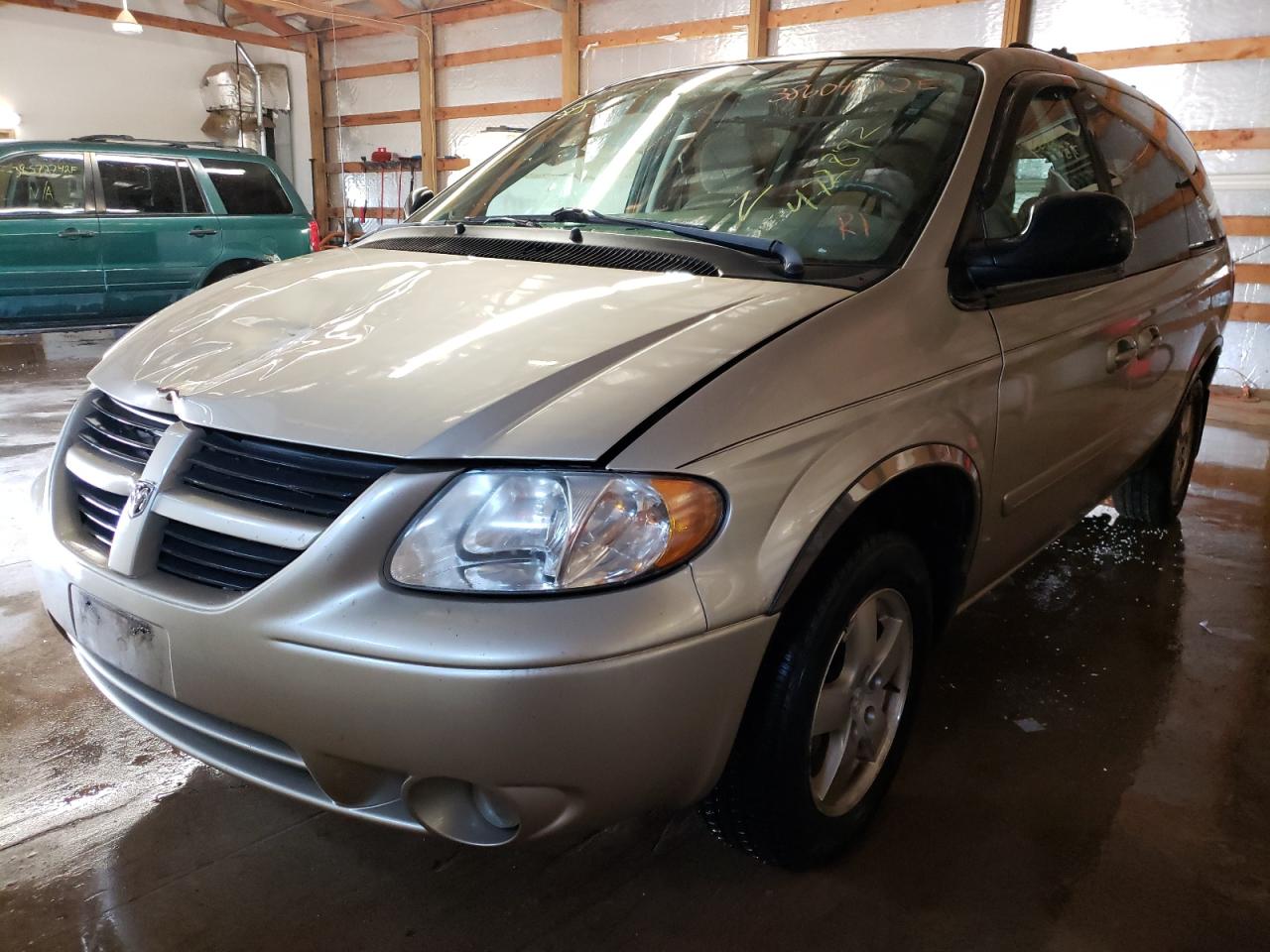 Photo 2 from auction – 2005 DODGE GRAND CARA with VIN 2D4GP44L15R472892