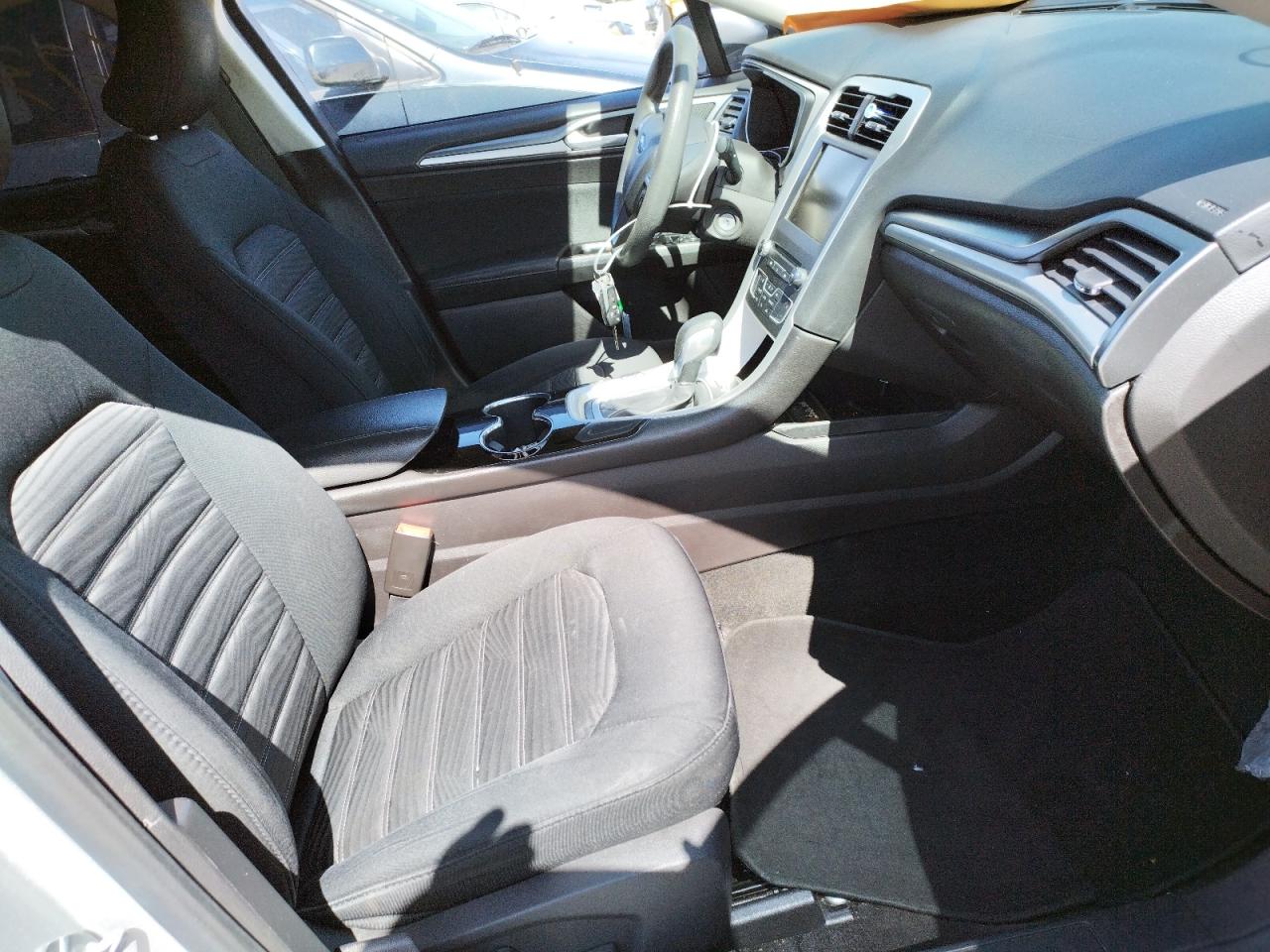 Photo 5 from auction – 2016 FORD FUSION SE with VIN 3FA6P0H79GR282369