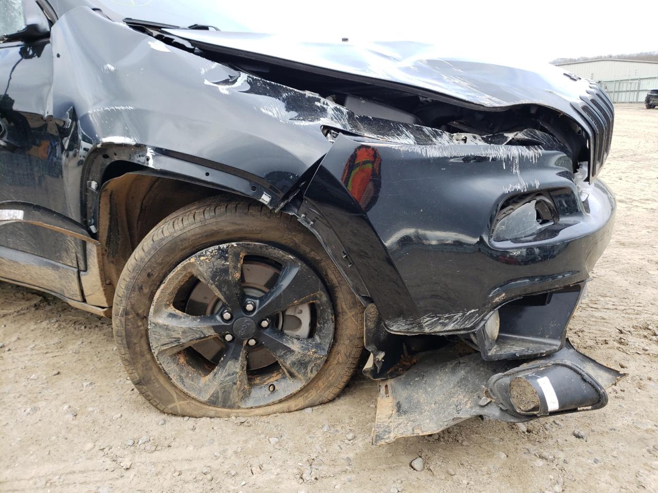 Photo 9 from auction – 2018 JEEP CHEROKEE L with VIN 1C4PJLCB2JD553611