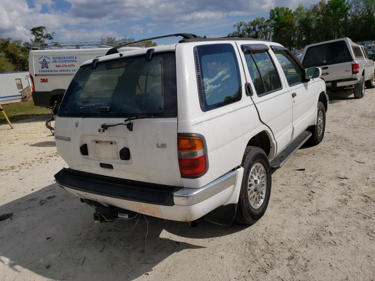 Photo 4 from auction – 1997 NISSAN PATHFINDER with VIN JN8AR05Y2VW171687