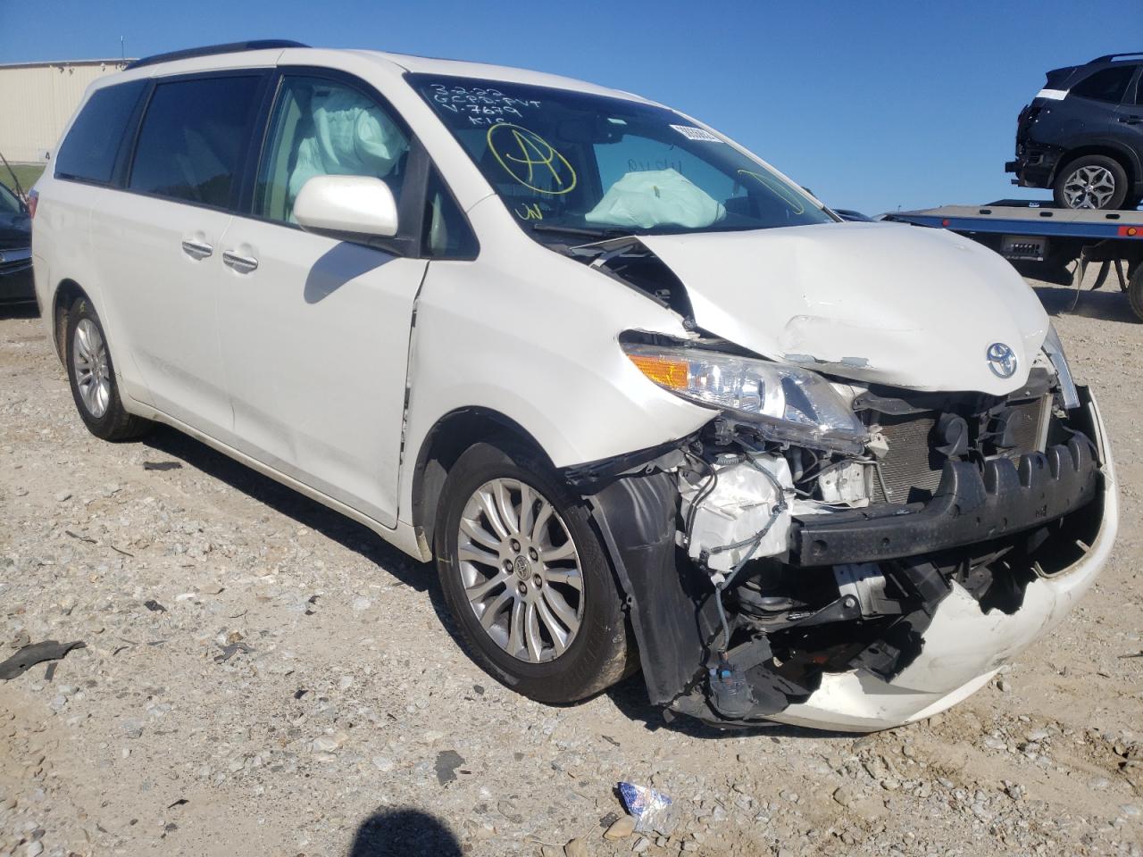 Photo 1 from auction – 2016 TOYOTA SIENNA XLE with VIN 5TDYK3DC5GS717679