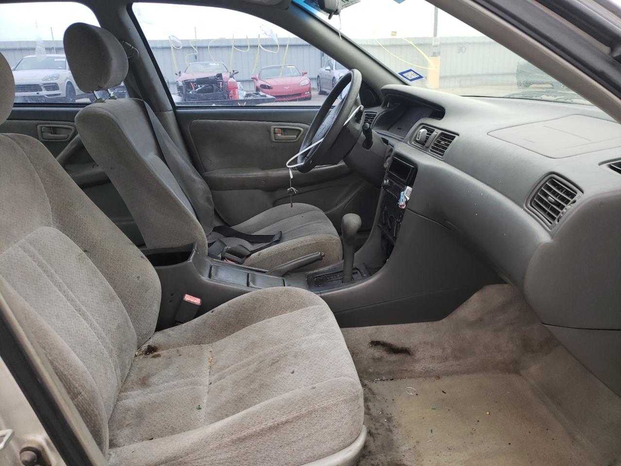 Photo 5 from auction – 2000 TOYOTA CAMRY CE with VIN JT2BG22K2Y0400449